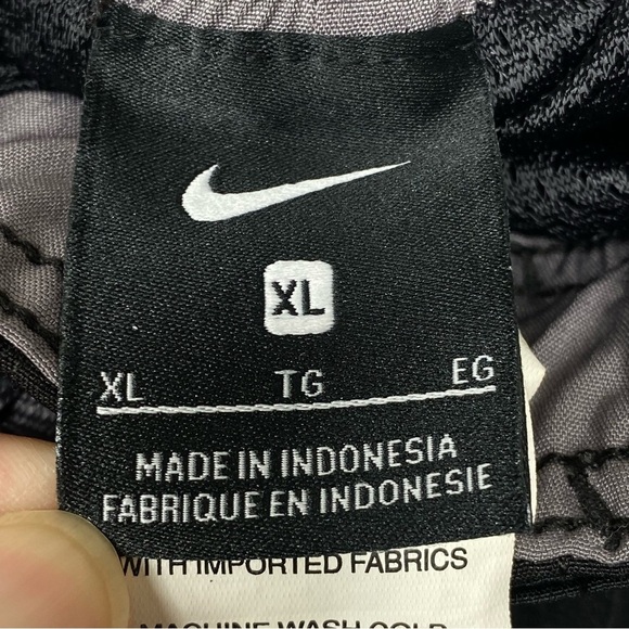 Nike Shorts Black Grey Swim Trunks Lined Pocket Swoosh Swimsuit - Picture 7 of 8